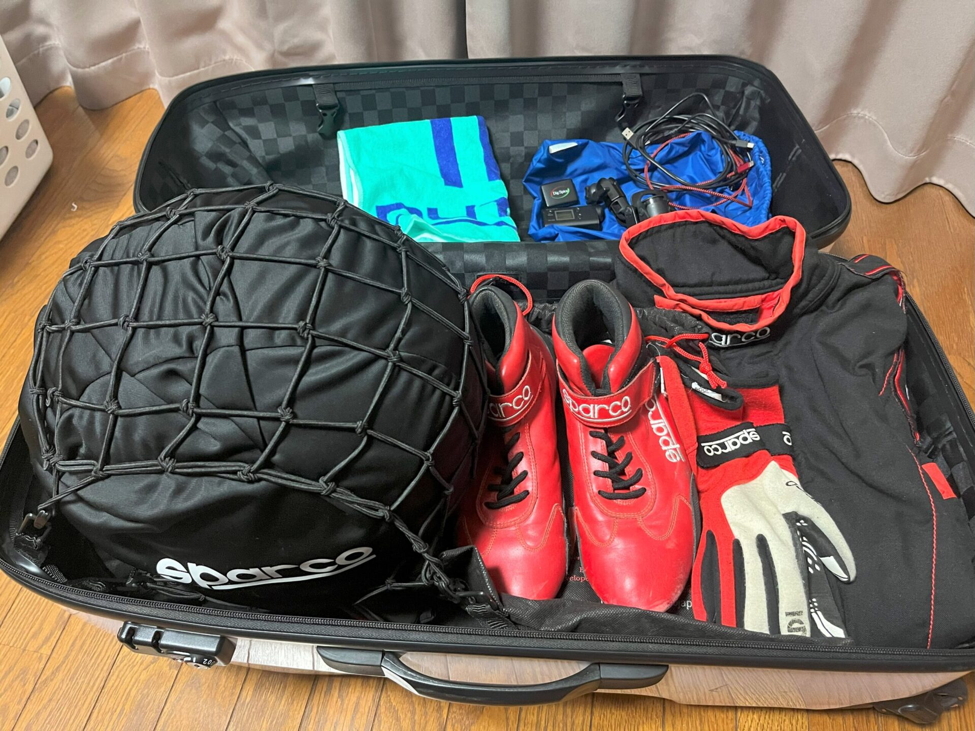 Protex Racing R2 【レビュー】モータースポーツ愛好者の必需品?キャリーケース PROTEX Racing r-2 | 三度の飯より走り好き